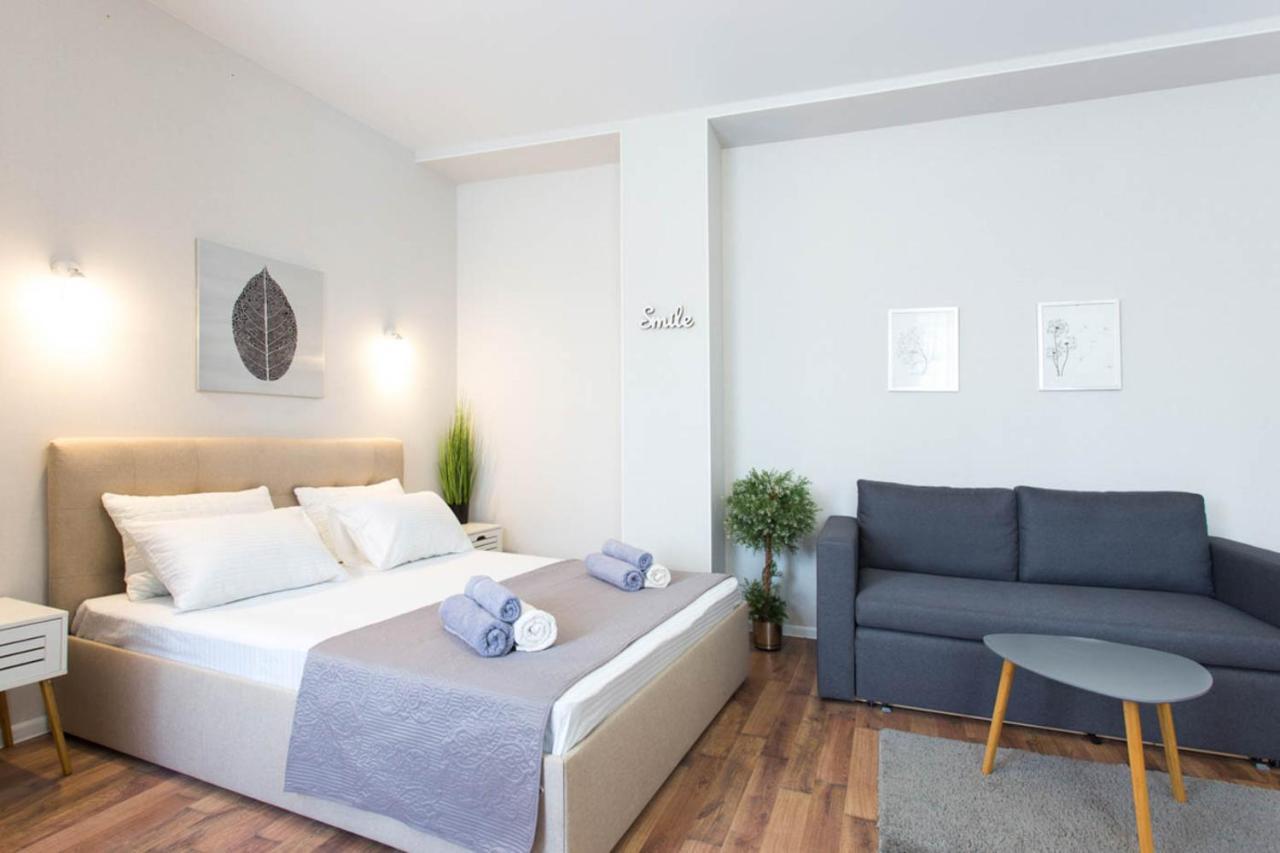 Apartment In The City Center - Gimnasiyna Naberezhna 24A-1 Kharkiv Exterior photo