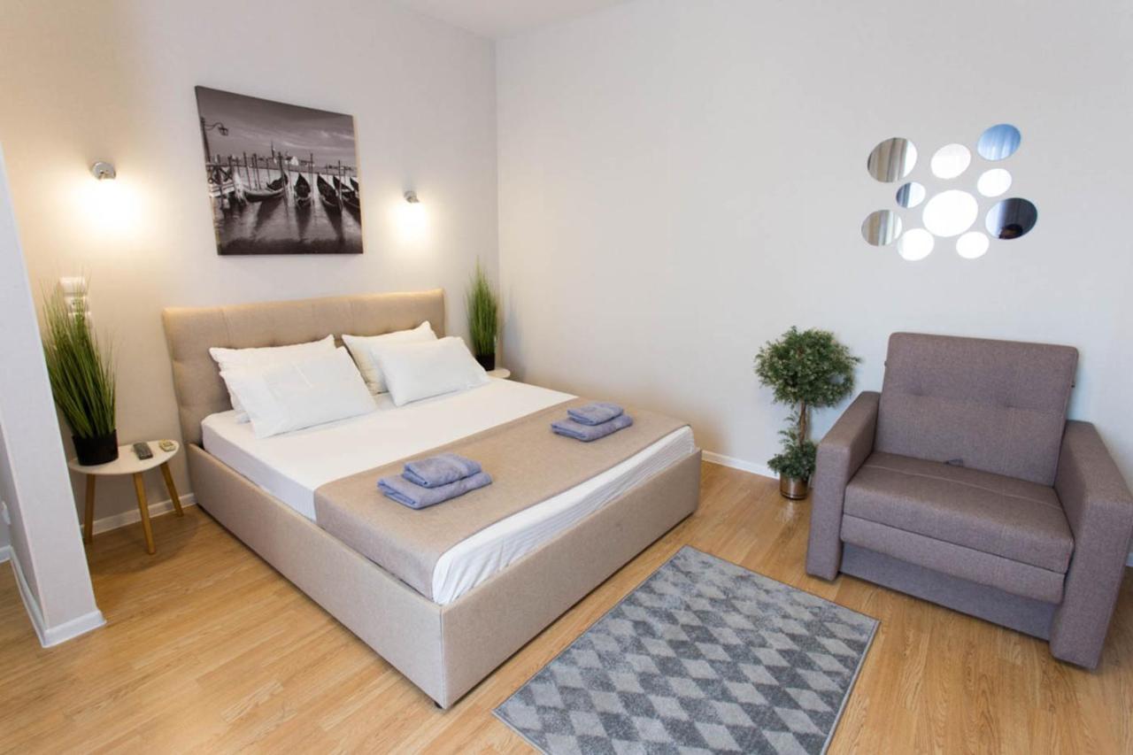 Apartment In The City Center - Gimnasiyna Naberezhna 24A-1 Kharkiv Exterior photo