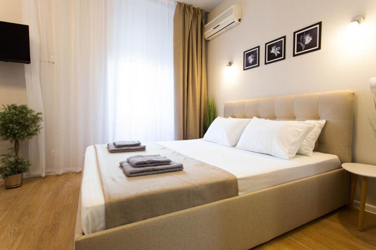 Apartment In The City Center - Gimnasiyna Naberezhna 24A-1 Kharkiv Exterior photo